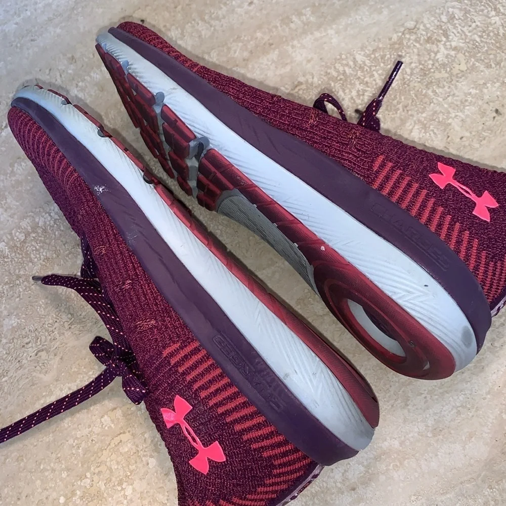 Under Armour sneakers Women's 8, fuchsia EUC, lightweight, Roomy footbed,